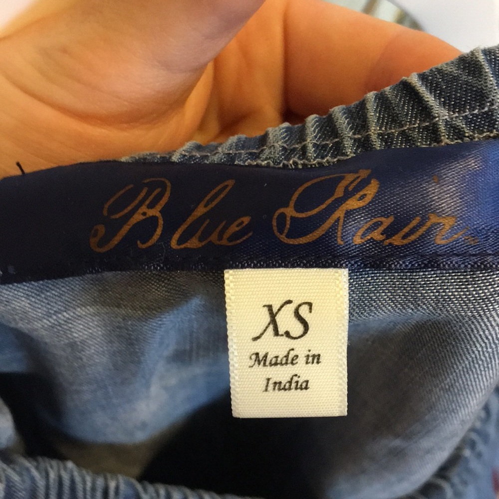 Francesca’s off the shoulder Chambray Blouse - Picture 6 of 7